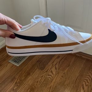 Nike size 9.5 sneaker